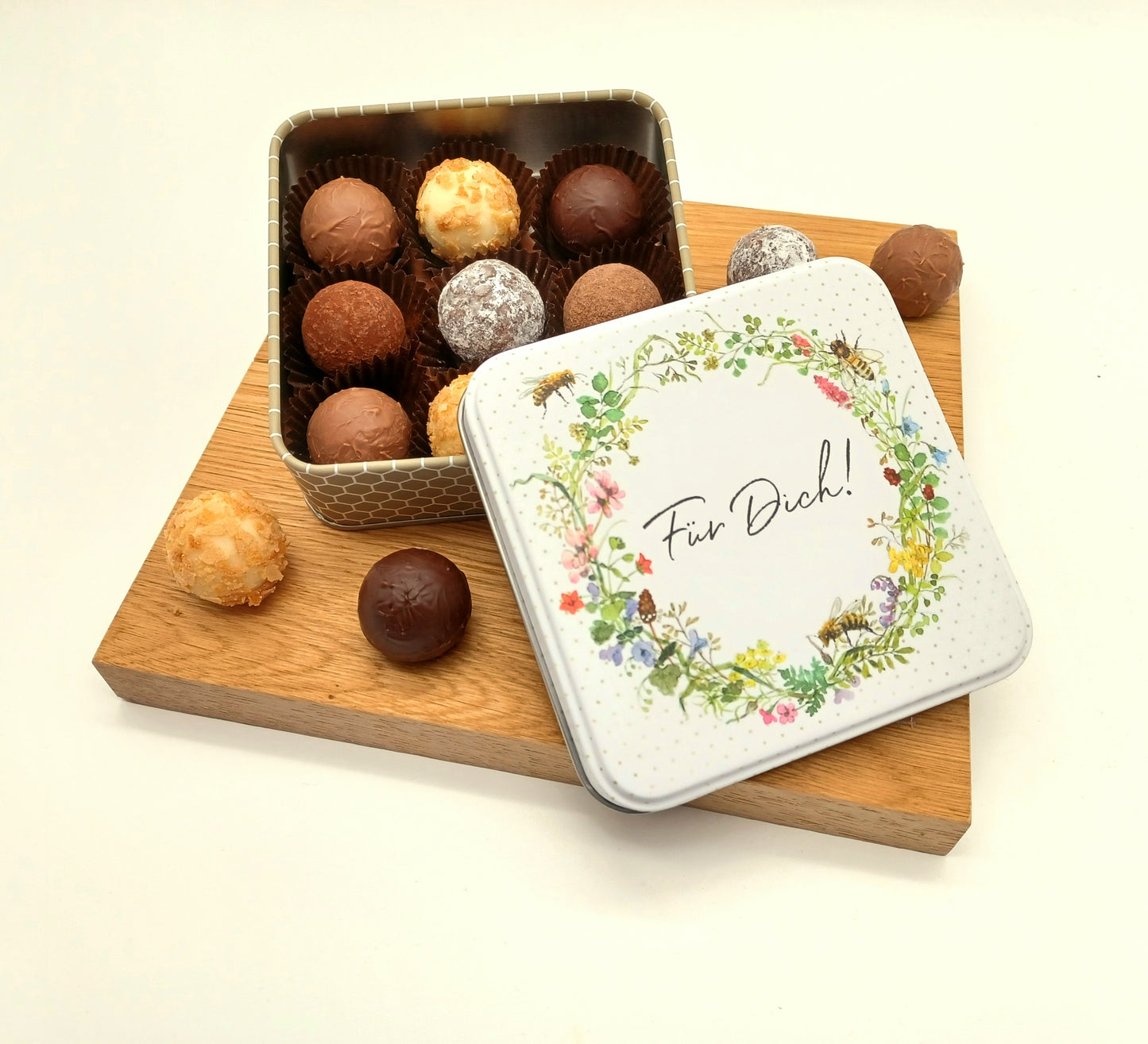 Metallbox gefüllt mit 9 Pralinen (100g)