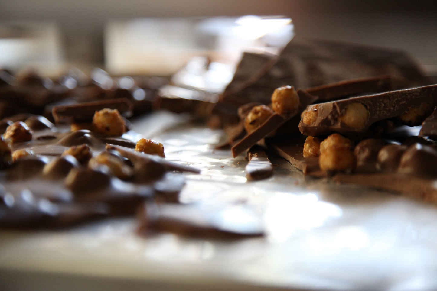 Handgebrochene Schokolade, Vollmilch-Nuss 100g